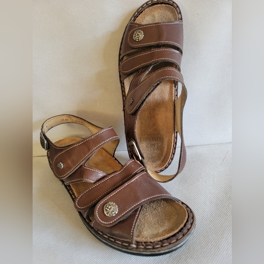 FINN COMFORT BROWN LEATHER SANDALS (sz US 9 or Euro 40)